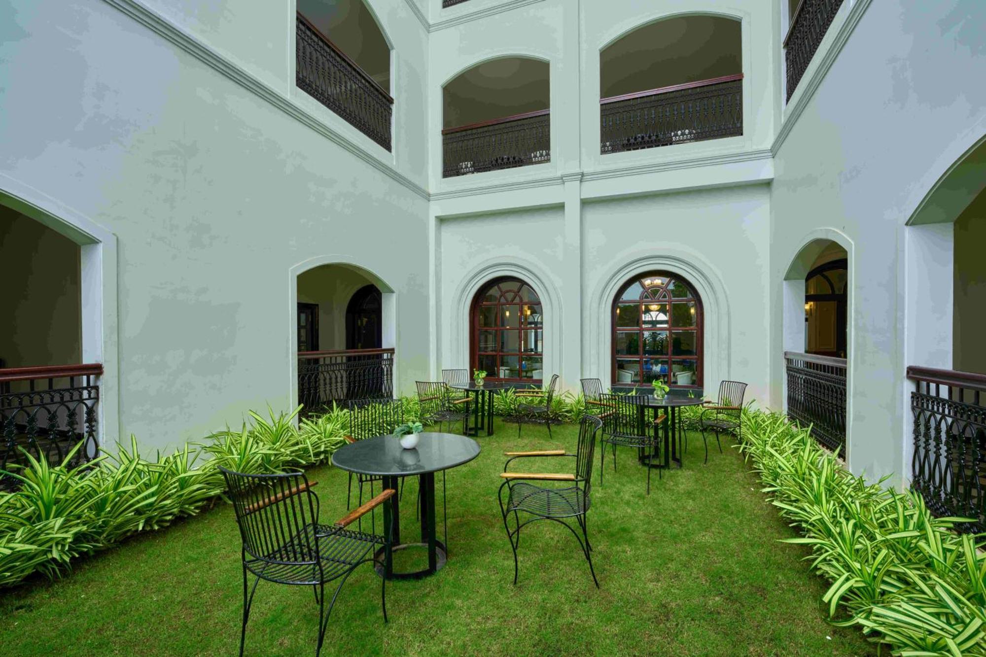 The Old Court House By Abad Hotel Fort Kochi Exterior photo