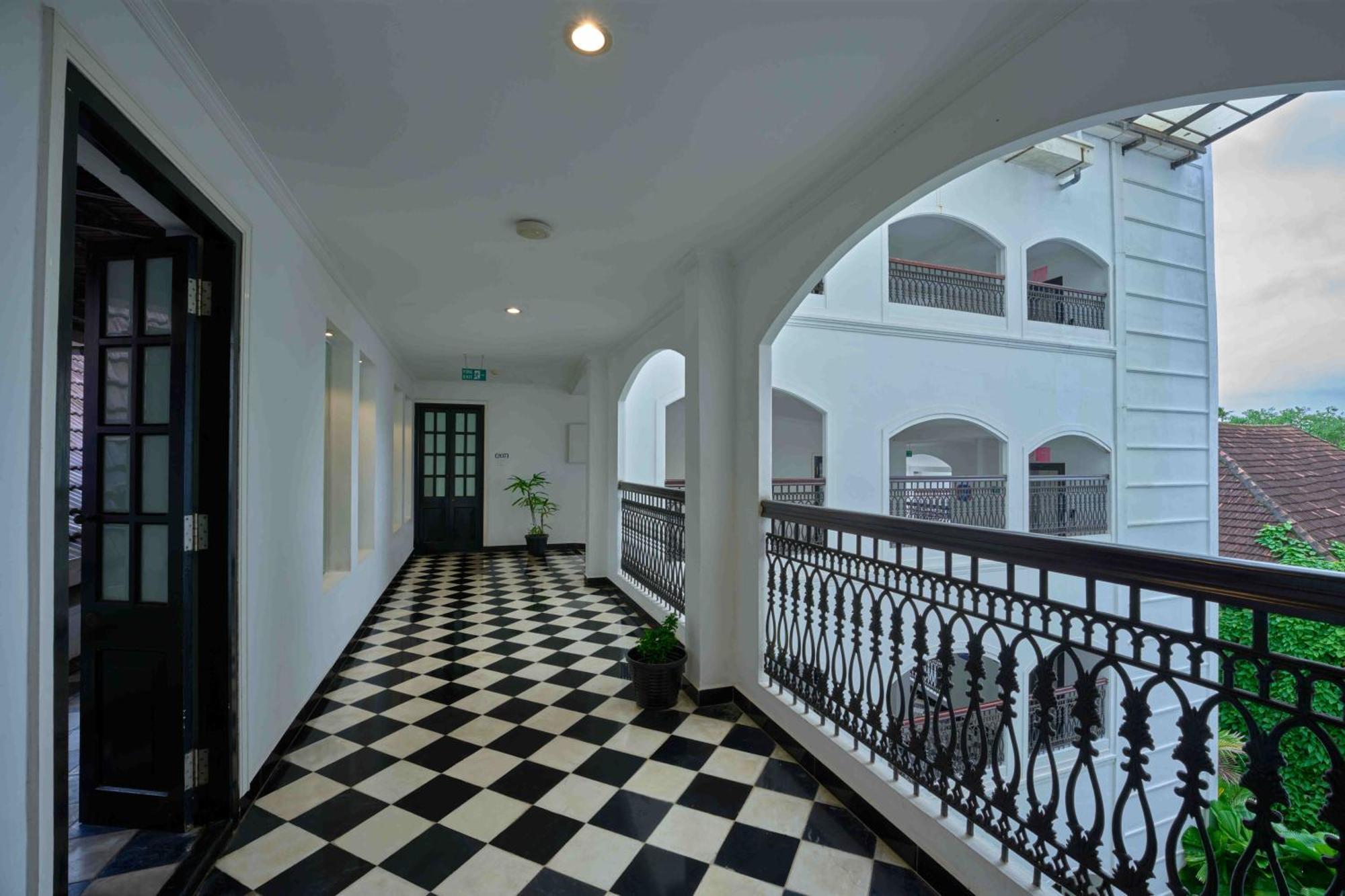 The Old Court House By Abad Hotel Fort Kochi Exterior photo